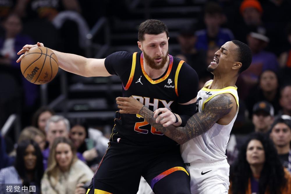 的阴影下 的阴影下