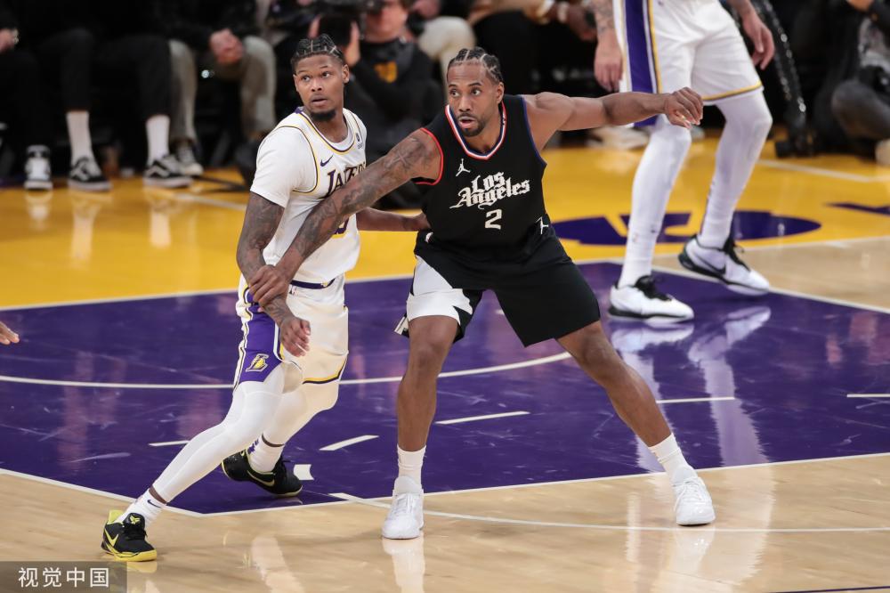 雄鹿的进攻 雄鹿的进攻